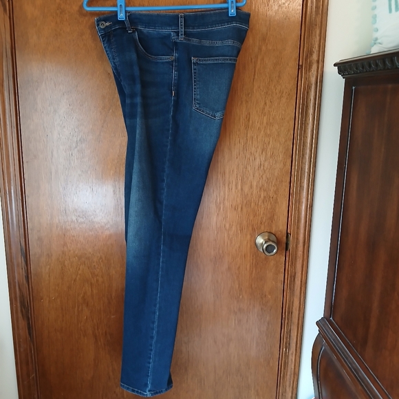 EddieBauer Slightly Curvy High Rise Slim Straight 12 - Picture 5 of 14